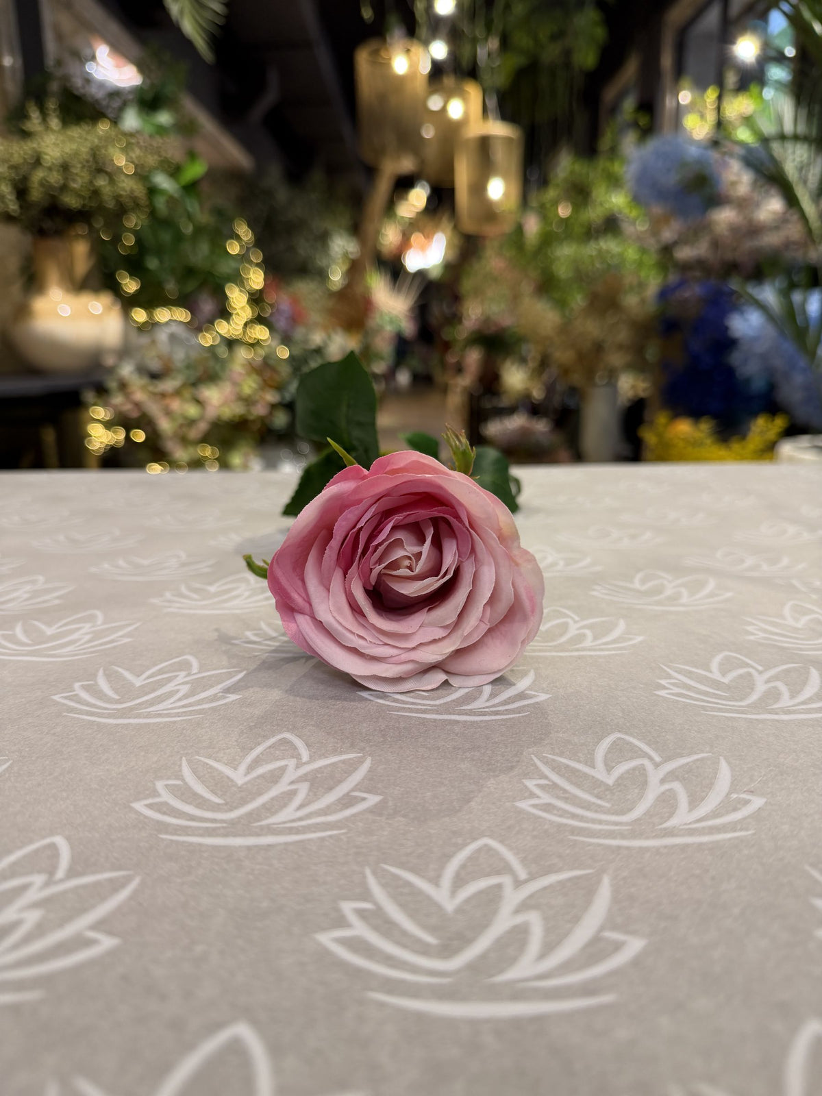Capullo de rosa artificial de 62 cm, color malva, flor Real Touch · BOSSVI