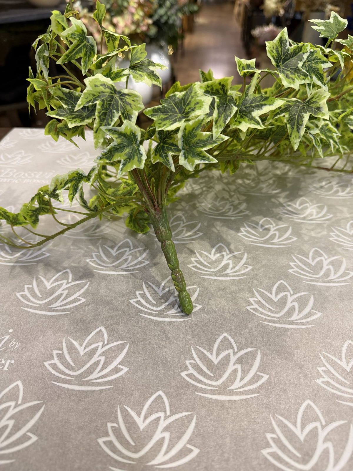 Colgante de hiedra variegada artificial, base de donde nacen los tallos · BOSSVI